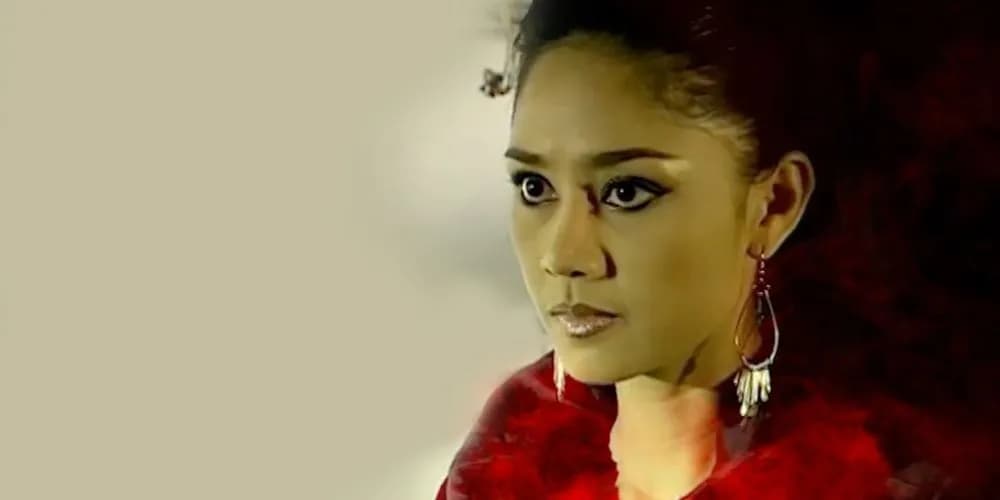 Backdrop from ทายาทอสูร (2001)