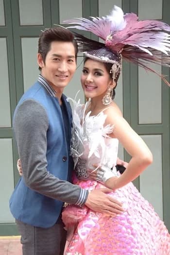 โปสเตอร์ละคร ราชินีหมอลำ ใช้เป็นพื้นหลัง