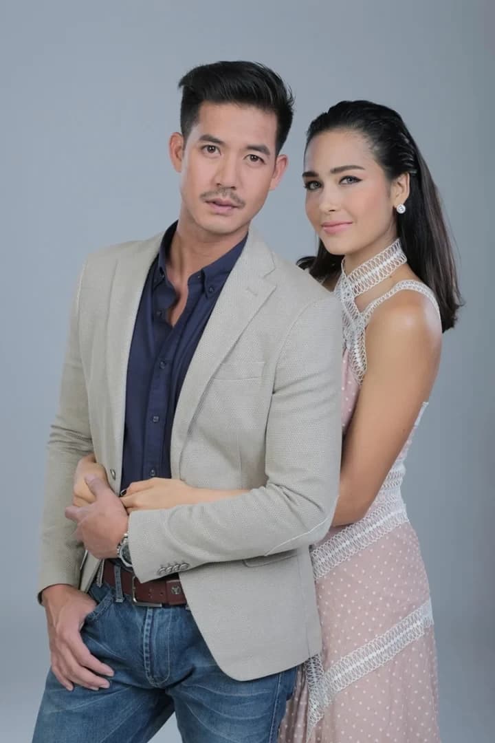 โปสเตอร์ละคร ผู้บ่าวอินดี้ ยาหยีอินเตอร์ ใช้เป็นพื้นหลัง