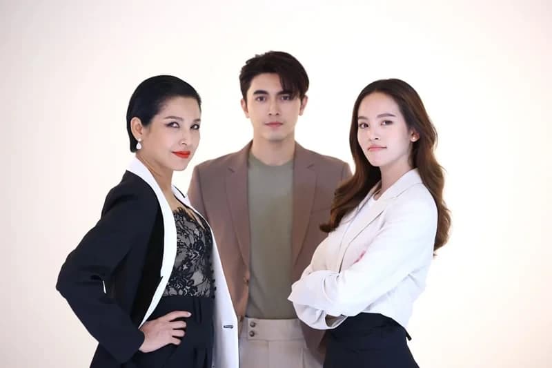 โปสเตอร์ละคร สะใภ้สายสตรอง ใช้เป็นพื้นหลัง