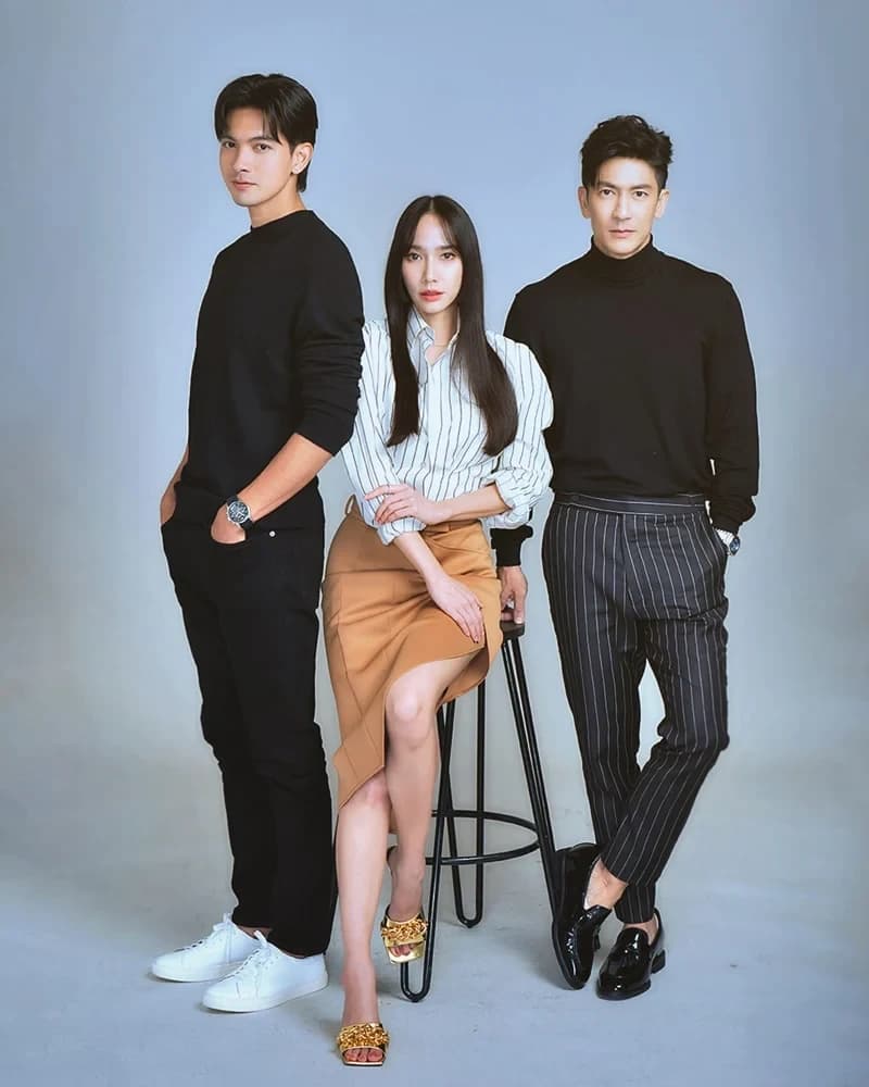 โปสเตอร์ละคร ลมพัดผ่านดาว ใช้เป็นพื้นหลัง