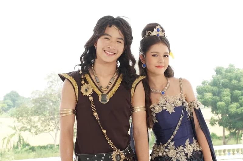 โปสเตอร์ละคร ดาบเจ็ดสี ใช้เป็นพื้นหลัง