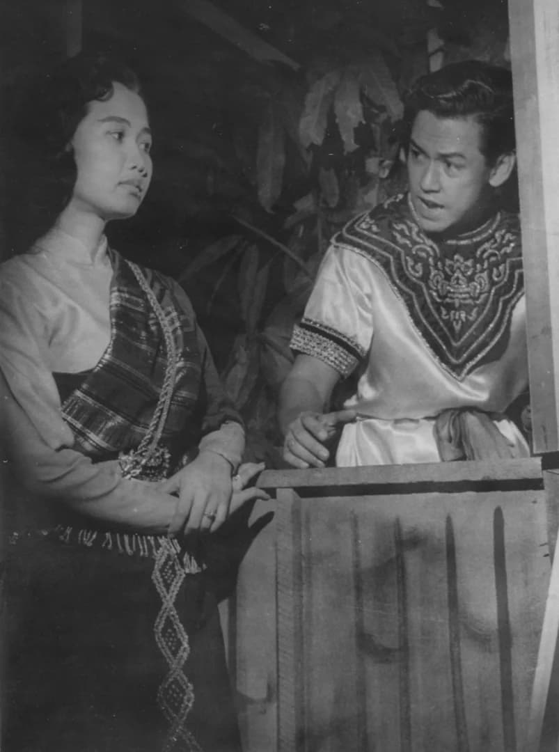 โปสเตอร์ละคร ขุนศึก ใช้เป็นพื้นหลัง