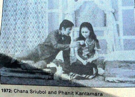 โปสเตอร์ละคร คู่กรรม ใช้เป็นพื้นหลัง