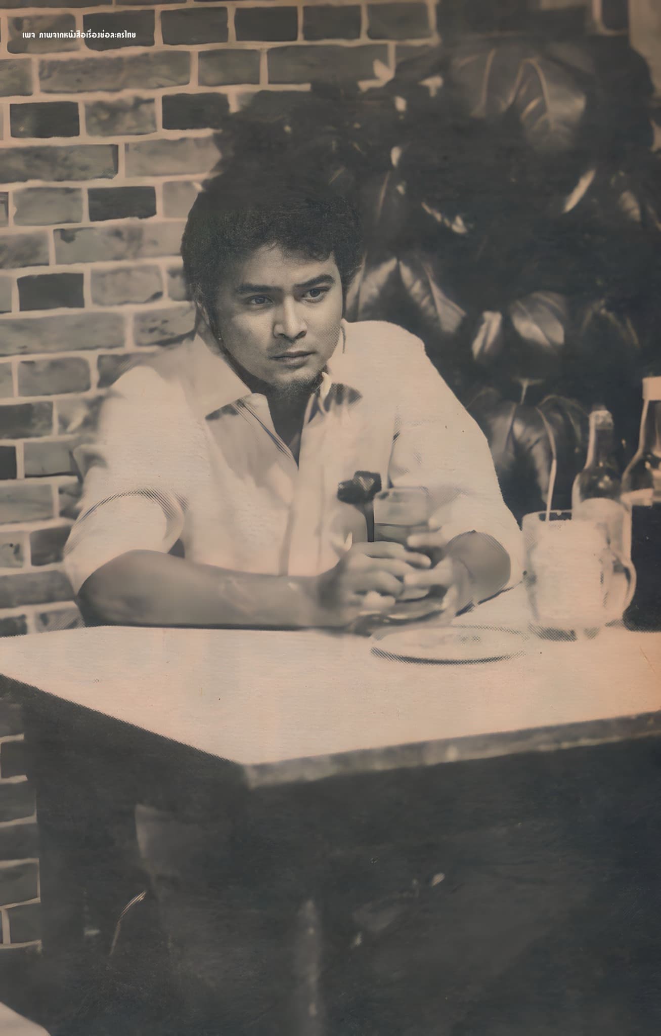 โปสเตอร์ละคร แค่เอื้อม ใช้เป็นพื้นหลัง