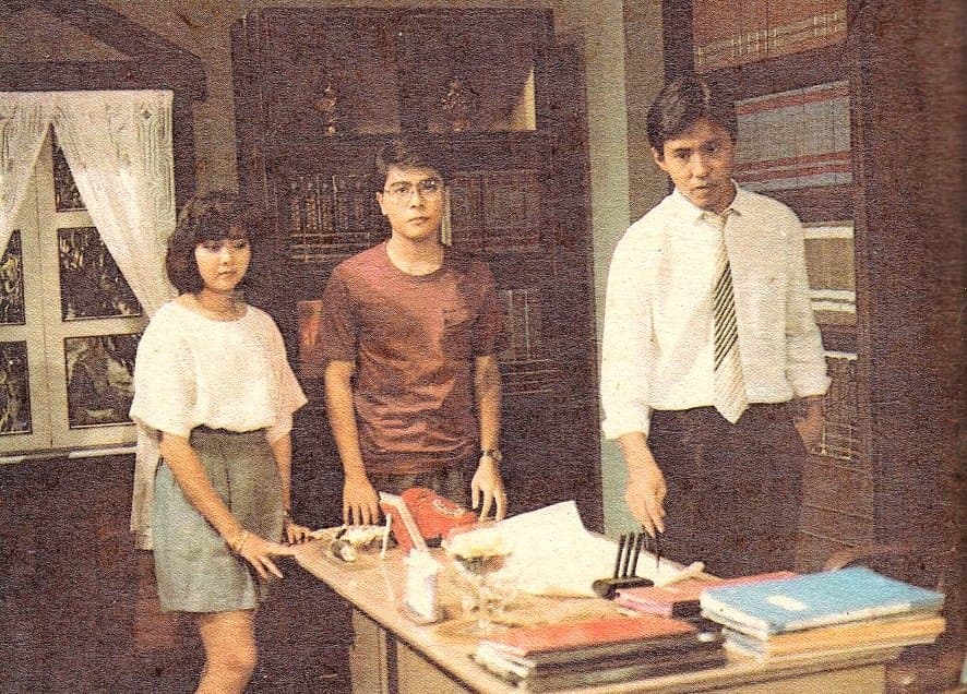 โปสเตอร์ละคร สายรุ้ง ใช้เป็นพื้นหลัง