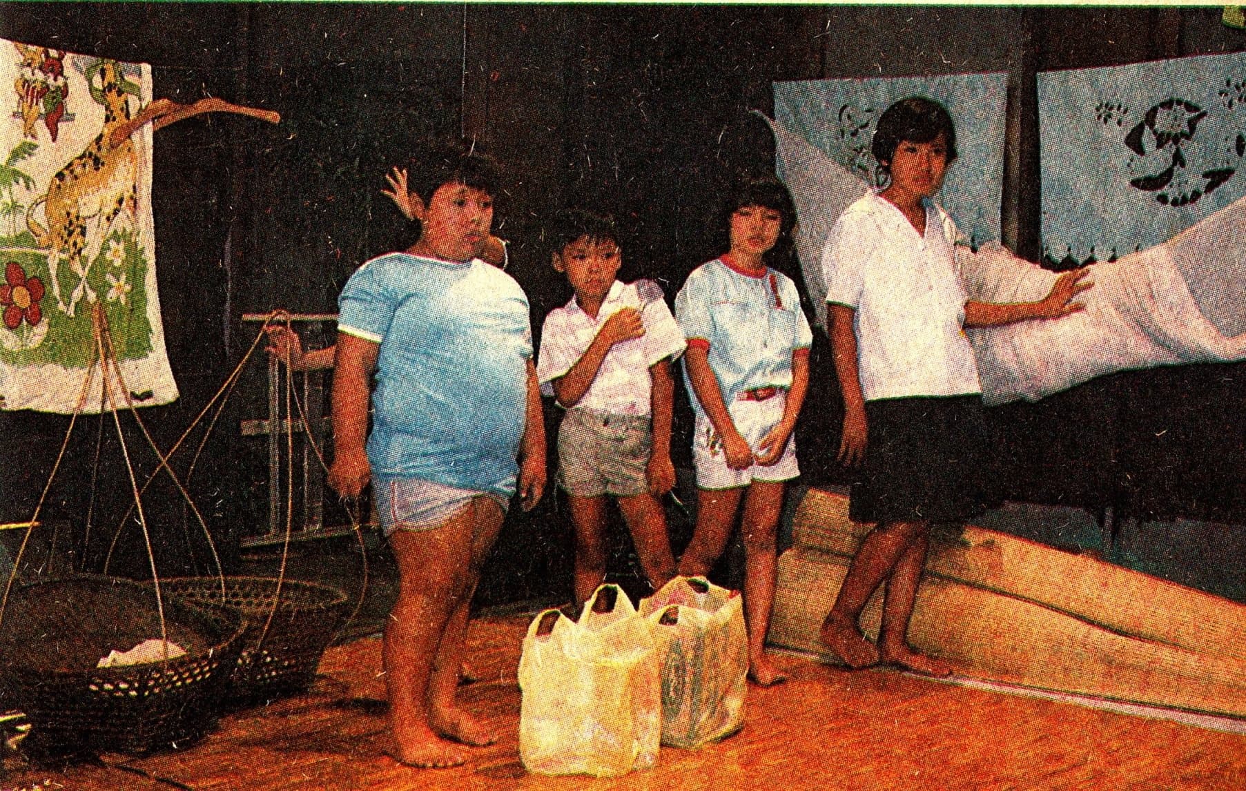 โปสเตอร์ละคร แม่มดจิ๋ว ใช้เป็นพื้นหลัง