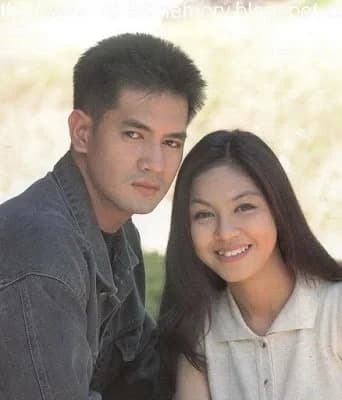 โปสเตอร์ละคร ฝนปลายฟ้า ใช้เป็นพื้นหลัง