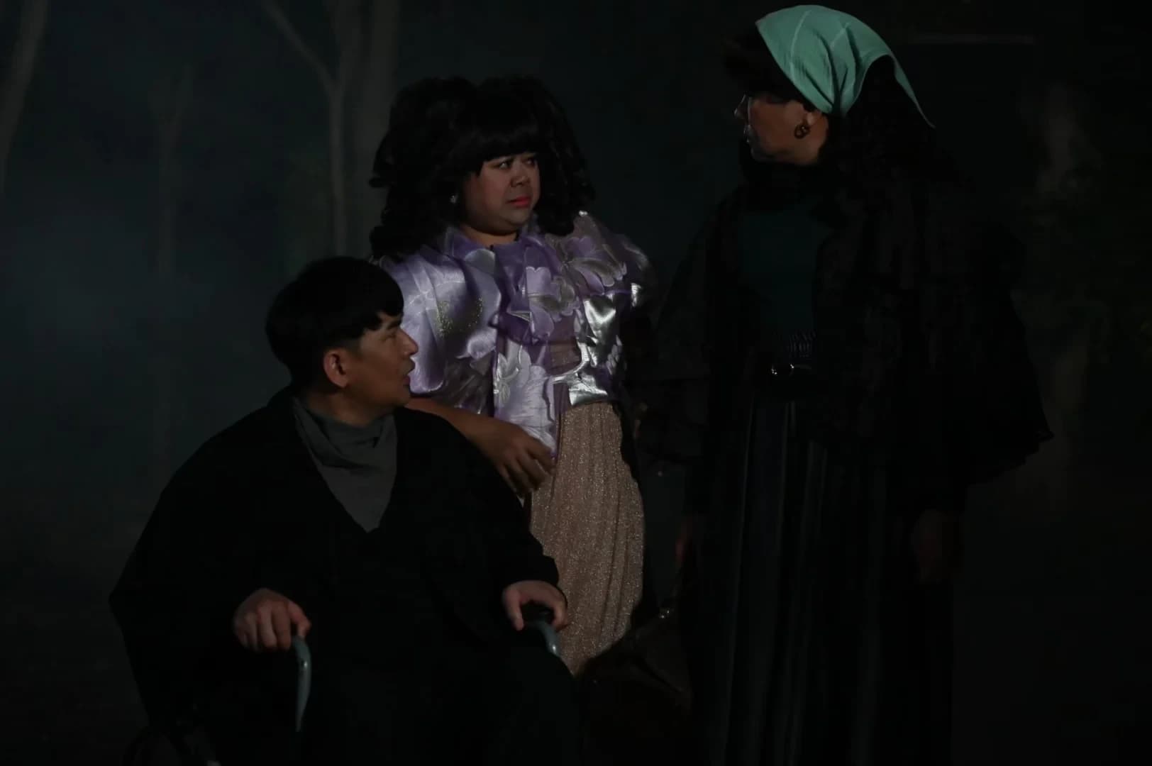 โปสเตอร์ภาพยนตร์ หอแต๋วแตก แหกสัปะหยด ใช้เป็นพื้นหลัง