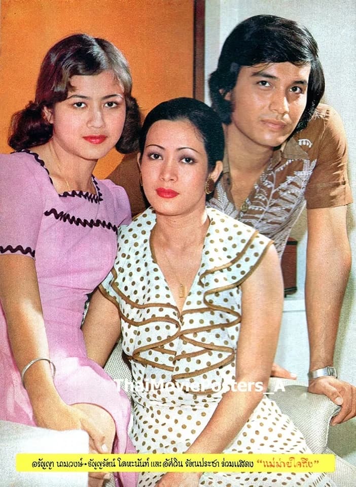 โปสเตอร์ภาพยนตร์ แม่ม่ายใจถึง ใช้เป็นพื้นหลัง