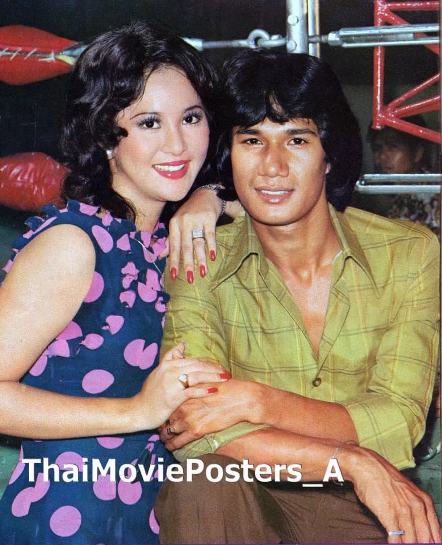 โปสเตอร์ภาพยนตร์ สิงห์สลัม ใช้เป็นพื้นหลัง