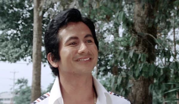 โปสเตอร์ภาพยนตร์ ตบะแตก ใช้เป็นพื้นหลัง