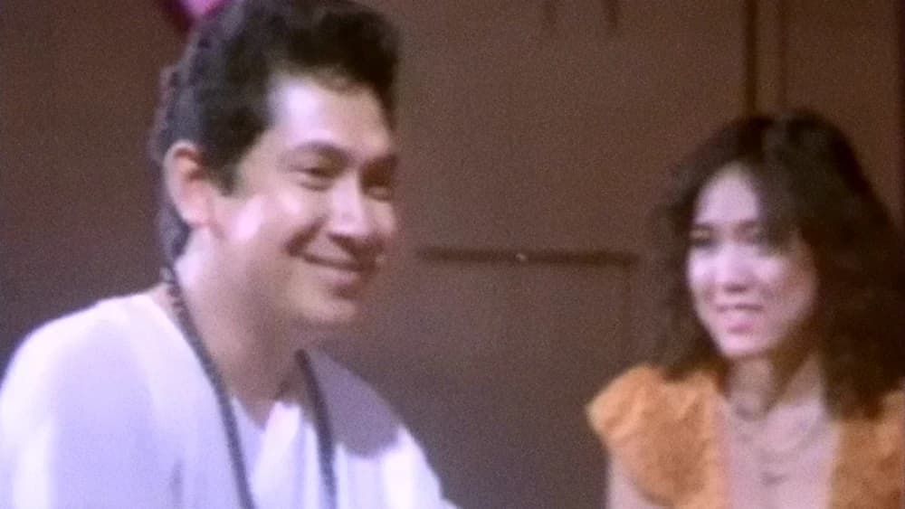 โปสเตอร์ภาพยนตร์ บุญเพ็งหีบเหล็ก ใช้เป็นพื้นหลัง