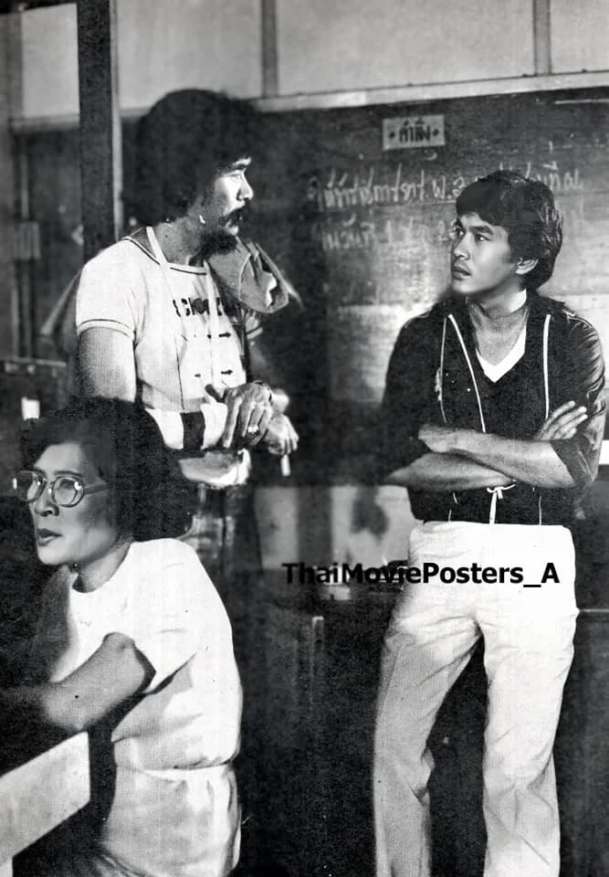 โปสเตอร์ภาพยนตร์ ไอ้หนวดเหล็ก ใช้เป็นพื้นหลัง