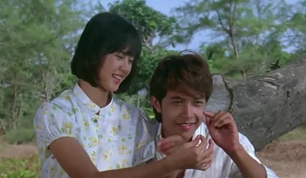 โปสเตอร์ภาพยนตร์ สะพานรักสารสิน ใช้เป็นพื้นหลัง