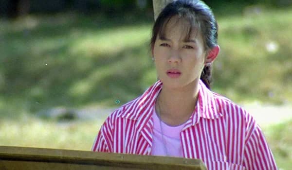 โปสเตอร์ภาพยนตร์ กลิ่นสีและกาวแป้ง ใช้เป็นพื้นหลัง