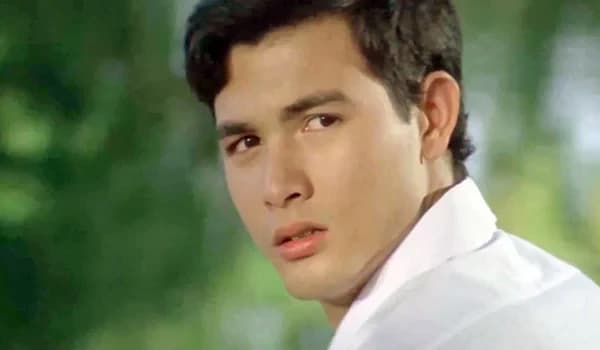 โปสเตอร์ภาพยนตร์ ขอชื่อสุธีสามสี่ชาติ ใช้เป็นพื้นหลัง