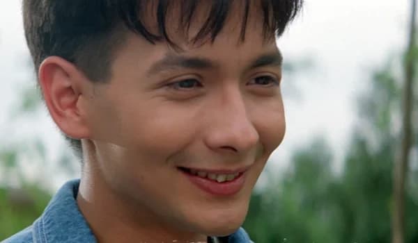 โปสเตอร์ภาพยนตร์ ครั้งนี้โลกฉุดไม่อยู่ ใช้เป็นพื้นหลัง