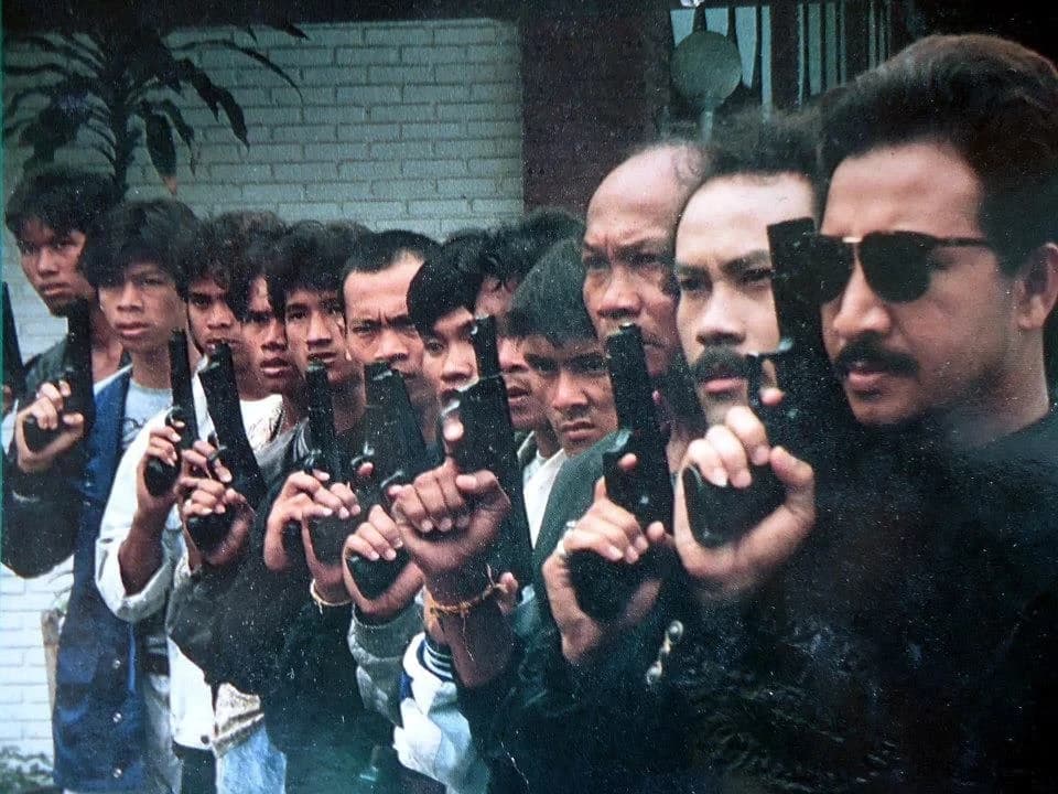 โปสเตอร์ภาพยนตร์ กระหน่ำให้แสบสะเทิน ใช้เป็นพื้นหลัง