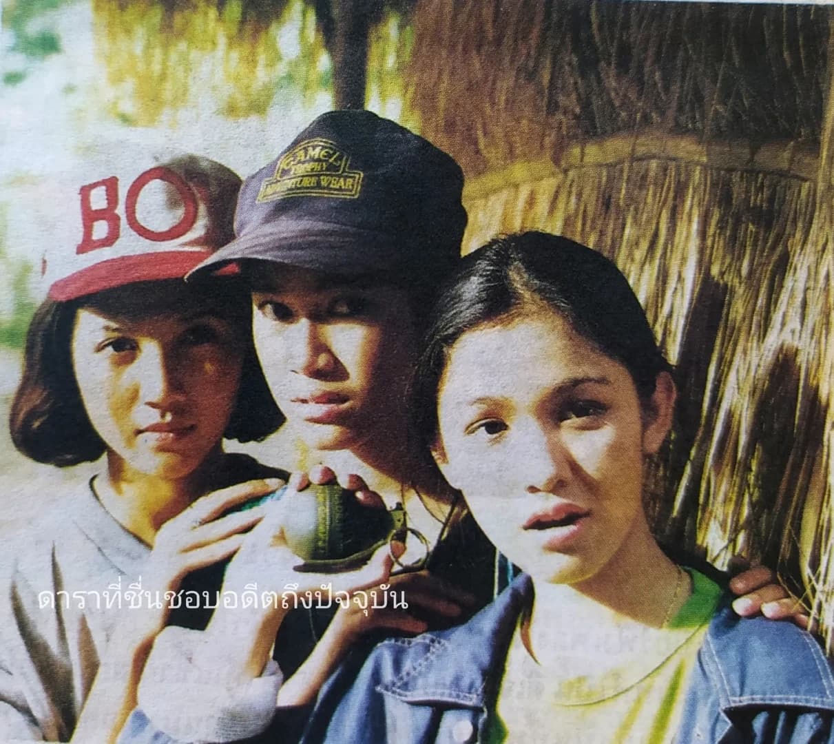 โปสเตอร์ภาพยนตร์ กอง 100 501 ตอน ถึงใจจะแตกแต่ไม่แตกแถว ใช้เป็นพื้นหลัง