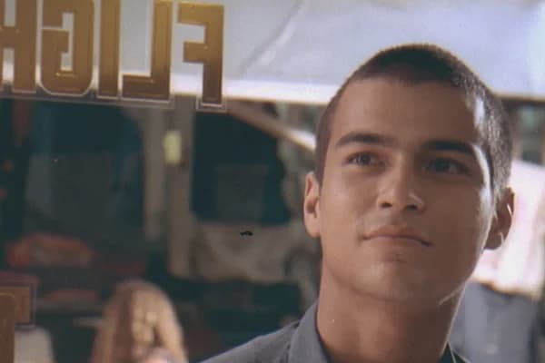 โปสเตอร์ภาพยนตร์ ฝัน บ้า คาราโอเกะ ใช้เป็นพื้นหลัง