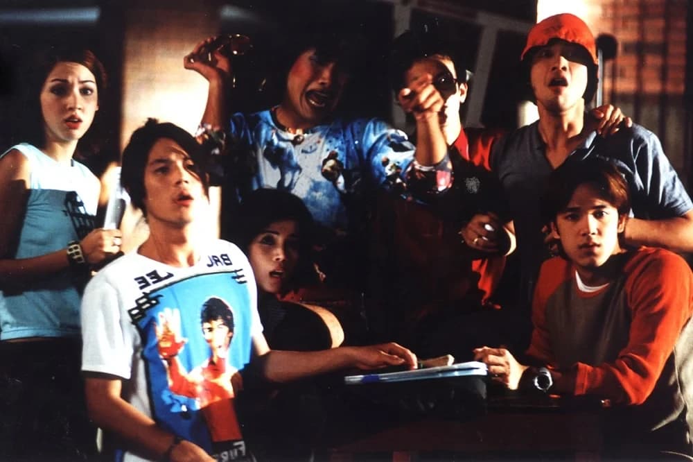 โปสเตอร์ภาพยนตร์ ปอบ หวีด สยอง ใช้เป็นพื้นหลัง