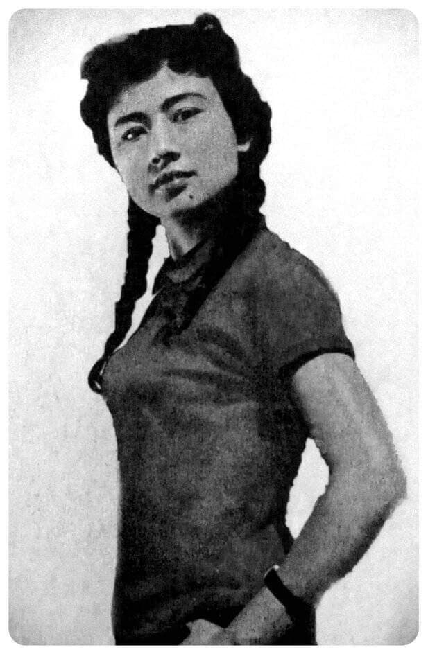 โปสเตอร์ภาพยนตร์ เปียดื้อ ใช้เป็นพื้นหลัง