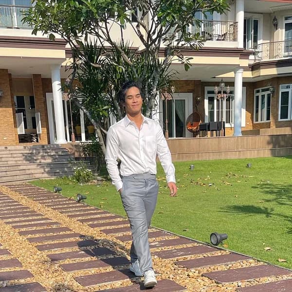 เอก ธนโชติ กุสุมรสนานันท์ cover