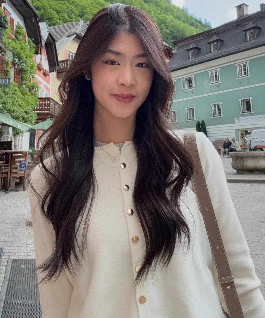 เบลล์ ธีริศรา รุ่งขวัญศิริโรจน์