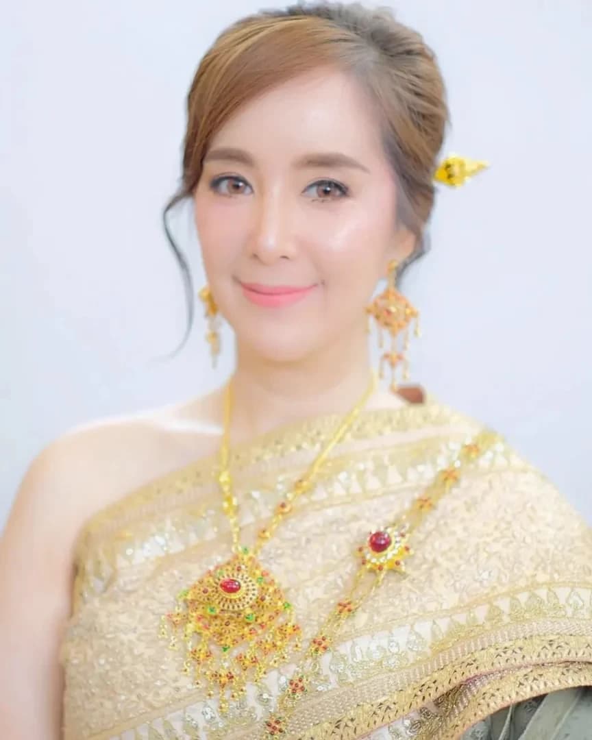 ต่าย สายธาร นิยมการณ์