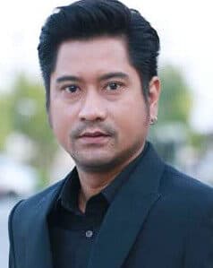 หนุ่ม อรรถพร ธีมากร