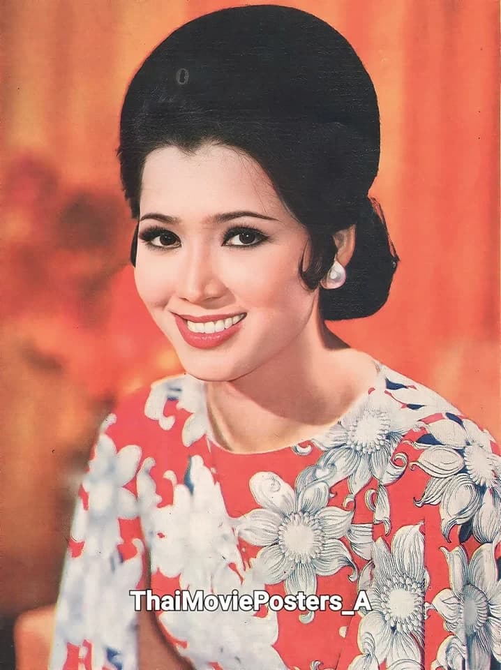 อาภัสรา หงสกุล