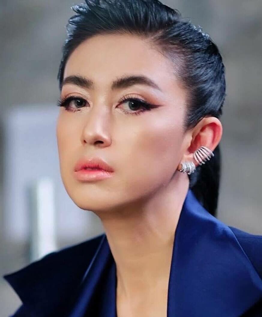 ตุ๊กตา อุบลวรรณ บุญรอด