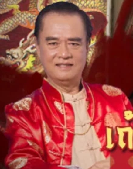 บรรพต วีระรัฐ (เด่น ดอกประดู่)