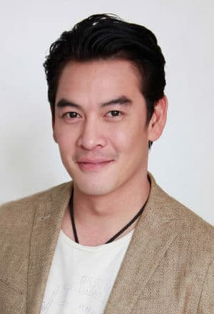 ชาคริต แย้มนาม