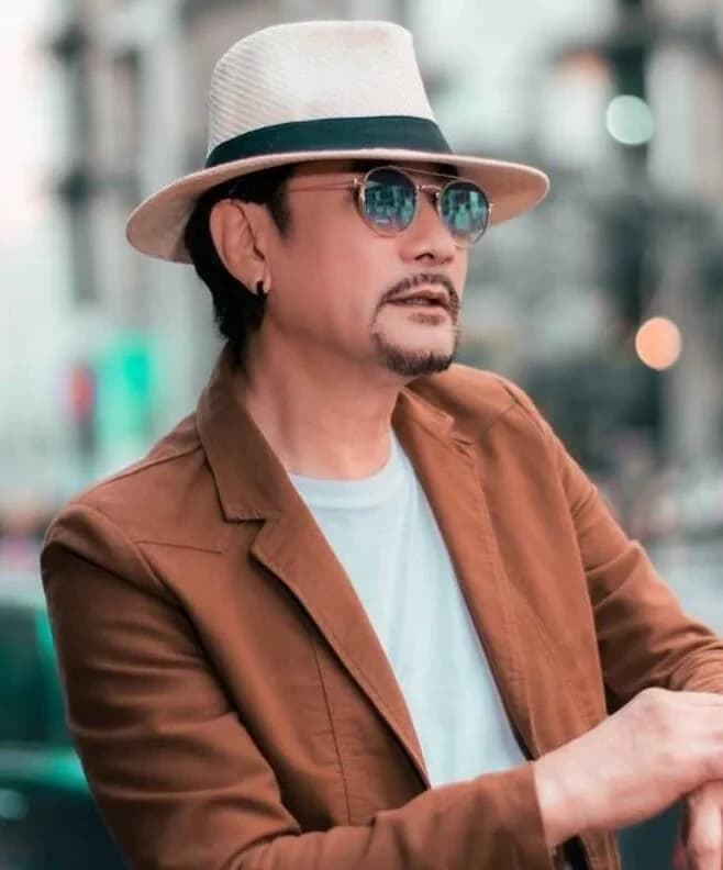 บ๊อบ ทูน หิรัญทรัพย์