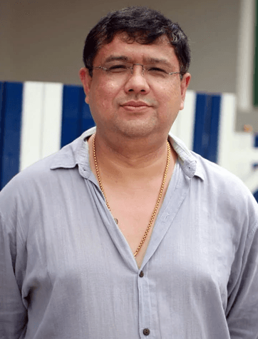 โต๊ะ ปริภัณฑ์ วัชรานนท์