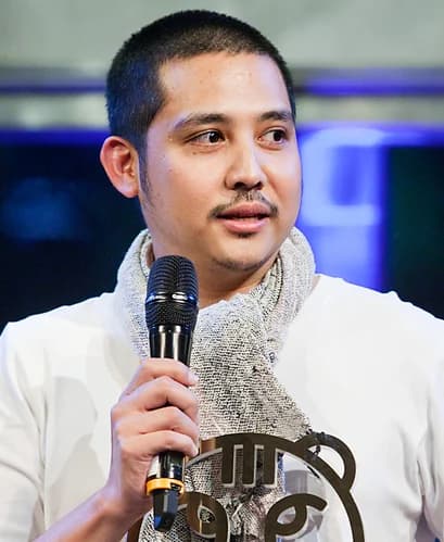 เก่ง จักรวาล นิลธำรงค์