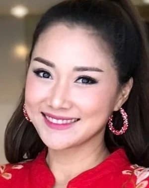 หญิง นราวัลย์ จันทร์เจริญ