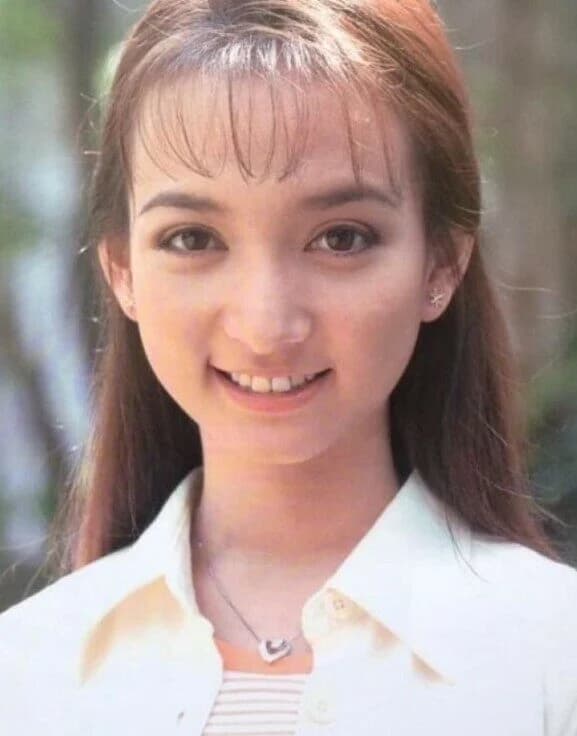 แอนนี่ ชุติพร ทรัพย์เสริมศรี