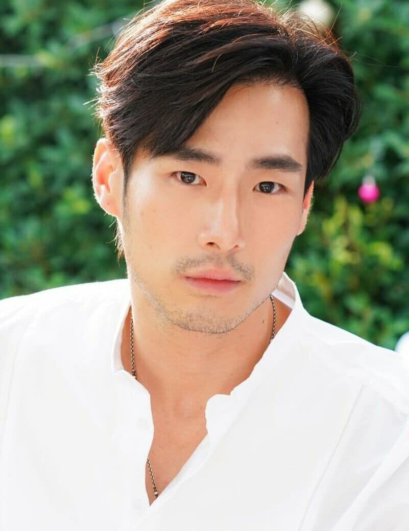 ภัทร์ ฉัตรบริรักษ์