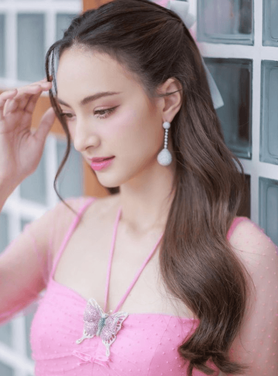 แอนน่า กลึคส์