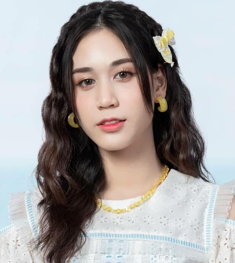 อีฟ อิสรีย์ ทวีกุลพาณิชย์