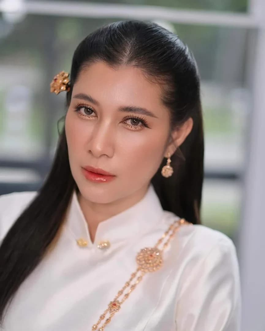 หญิง อริยา บัวคง