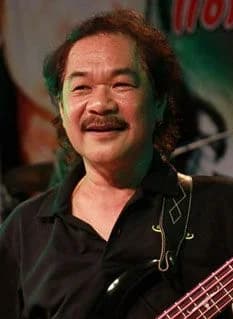 เกริกกำพล ประถมปัทมะ (อ๊อด คาราบาว)