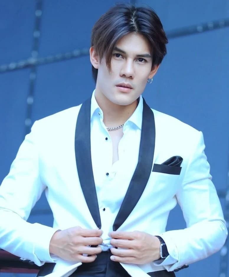 โตโต้ ภากร รอดขำปิยเศรษฐ์