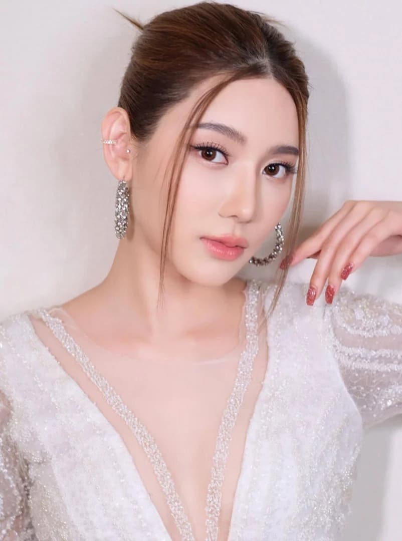 โอ๋เอ๋ พรชนก ธีระวรรณ