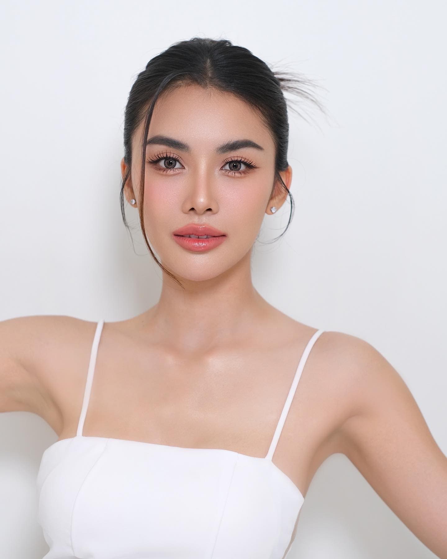 ชมพู อทิตา พยัคฆ์